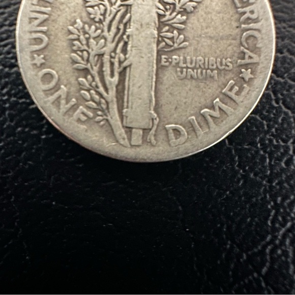 1935 Mercury Dime – 90% Silver | Vintage U.S. Coin (No Mint Mark) - Picture 4 of 4